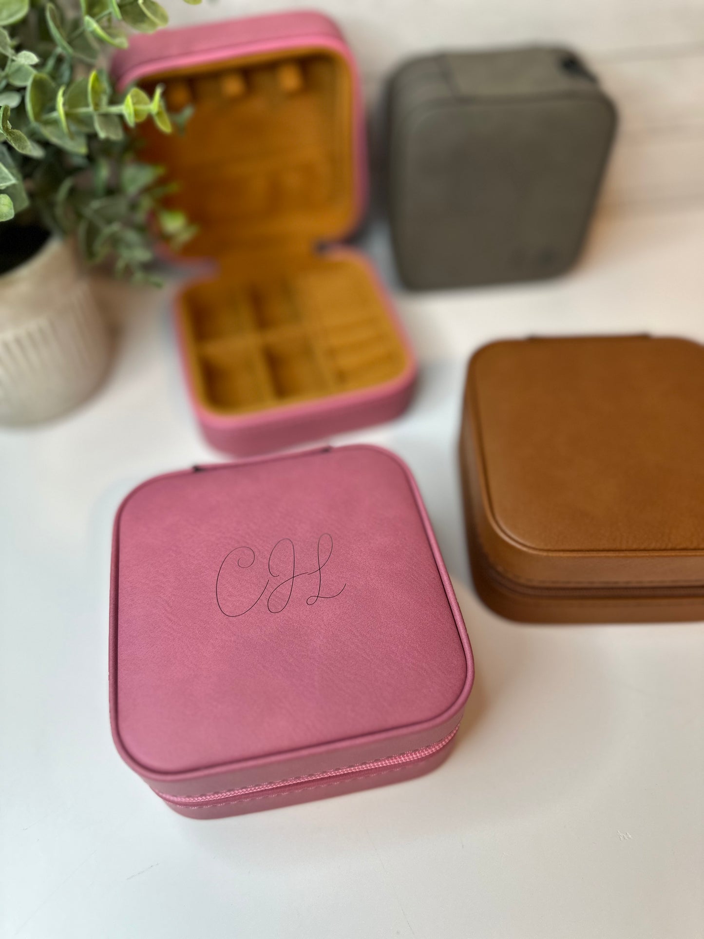 Personalized Travel Jewelry Box – Compact, Elegant, Yours
